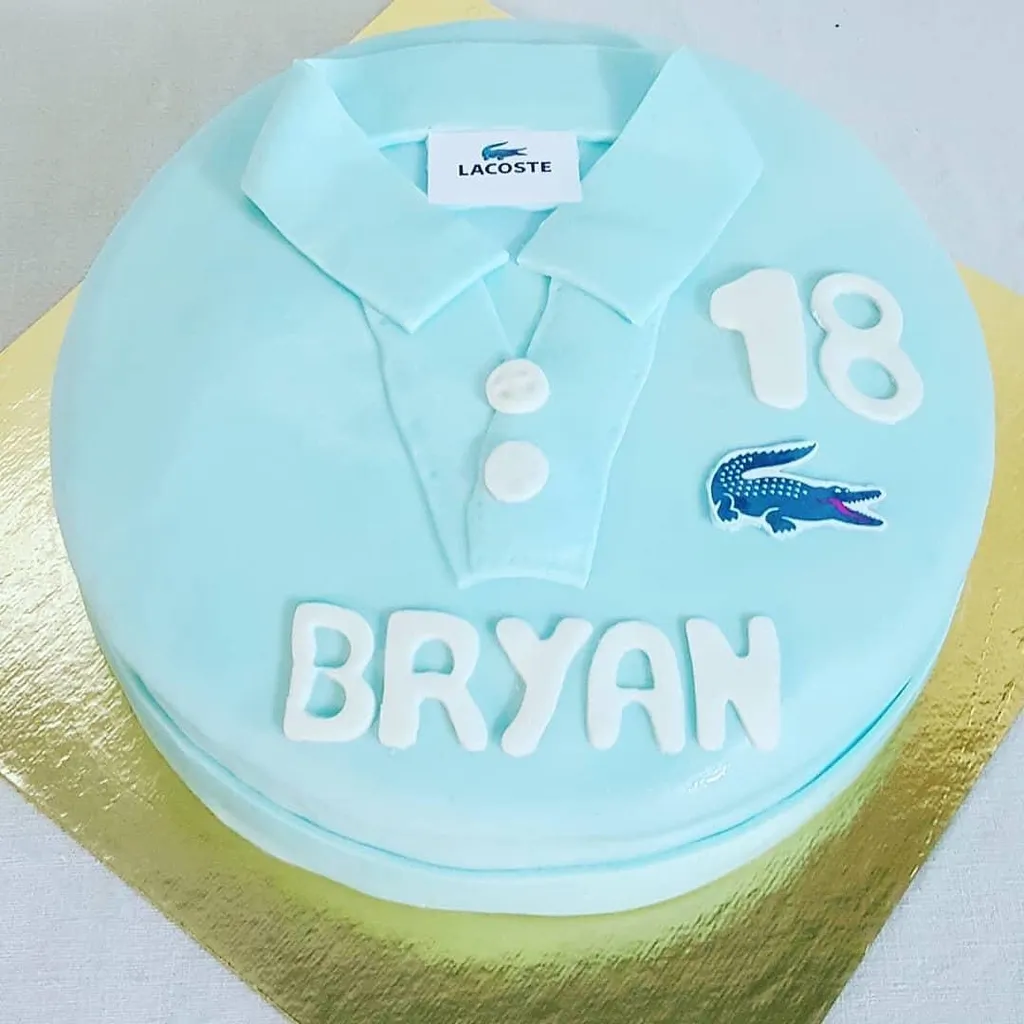 gâteau avec pâte à sucre